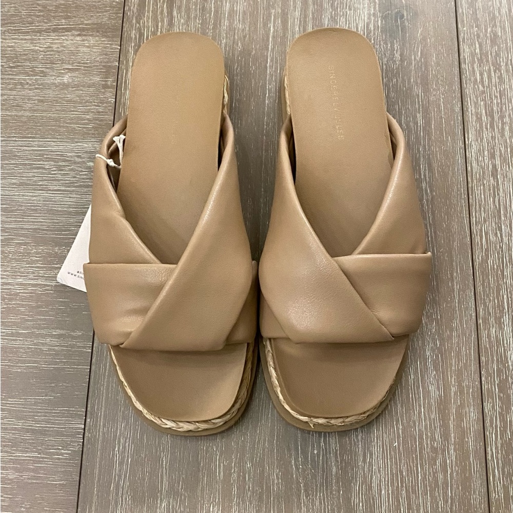 Sincerely Jules NWT Slides Sandals Women’s Size 8